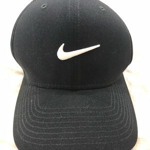 Nike Black Hat Embroidered Swoosh One Size Fit All Classic99 Mens Vintage DriFit